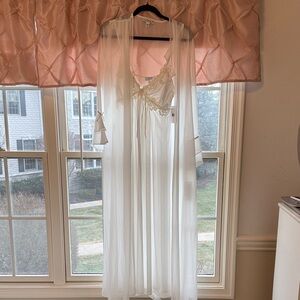 Elegant White Lace Trimmed Robe with slip